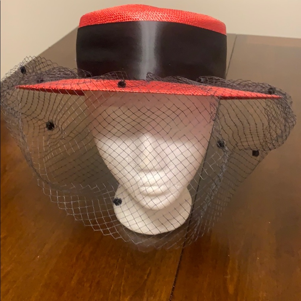 WOMEN’S HAT